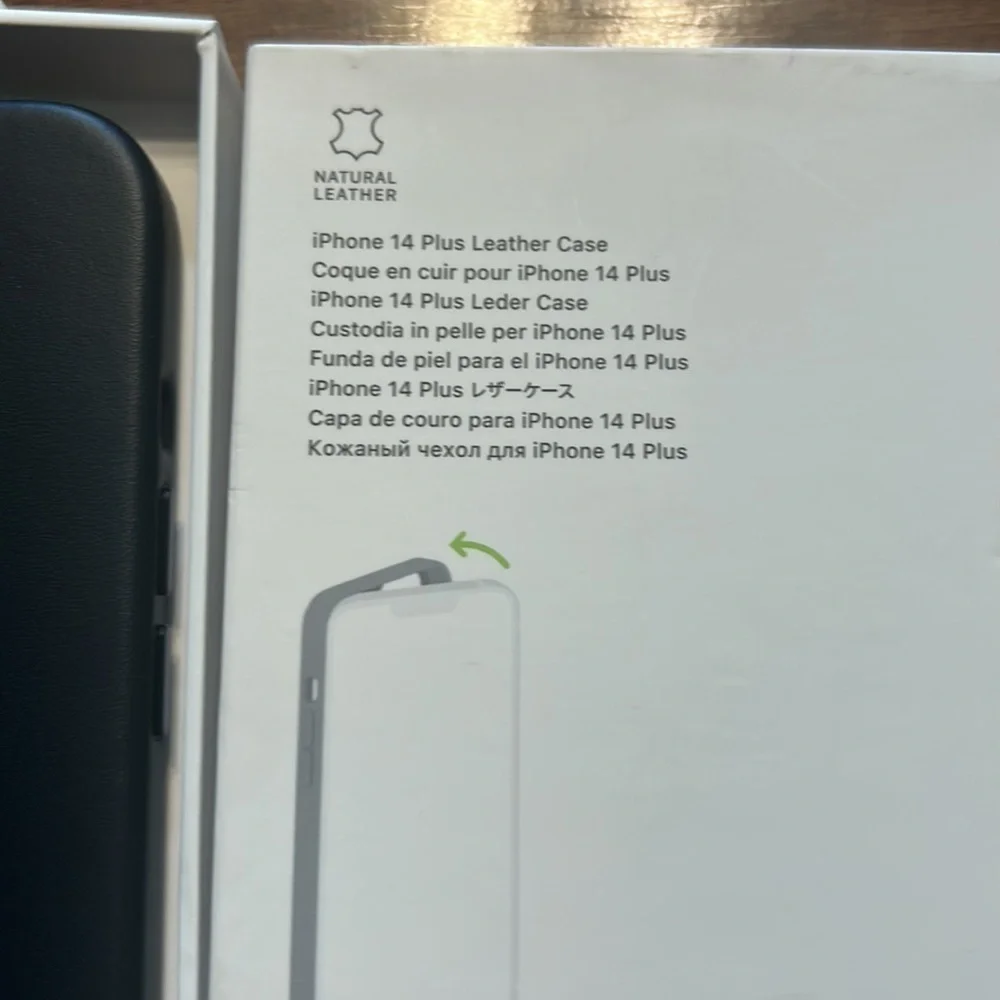 - Apple iPhone 14 Plus Leather Case with MagSafe Midnight NWT